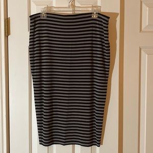 Like New Vince Camuto Pull-On Midi Pencil Skirt size large.